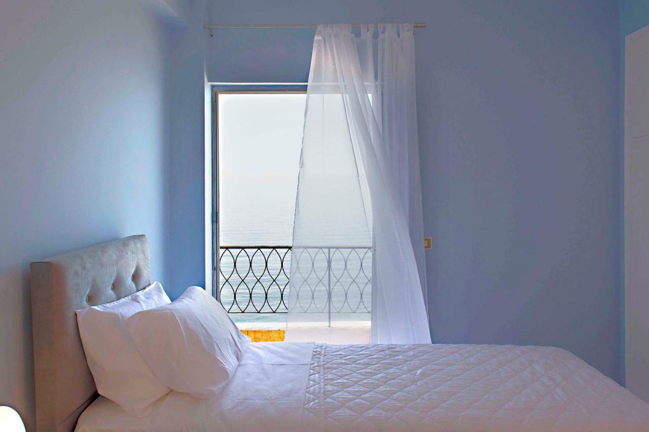 T8 Apartment On The Beach Benitses  Exterior foto