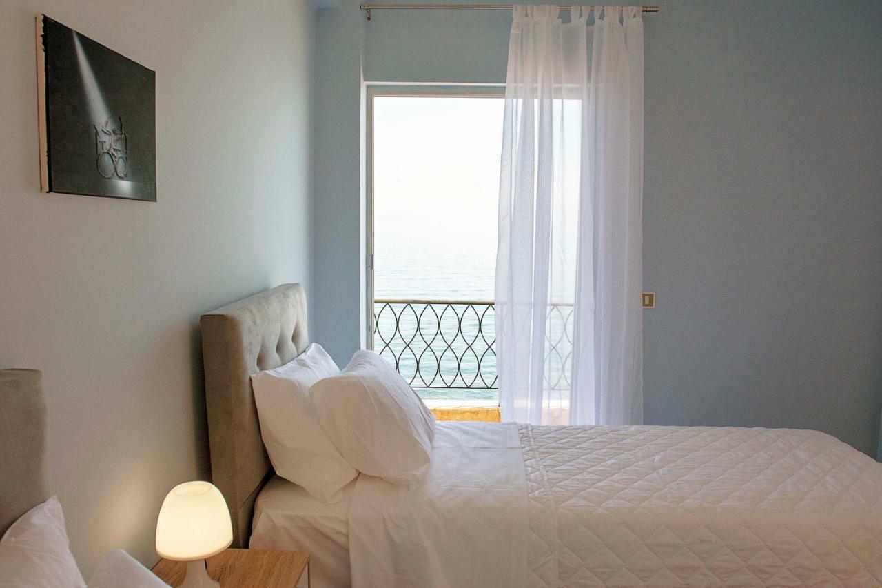 T8 Apartment On The Beach Benitses  Exterior foto